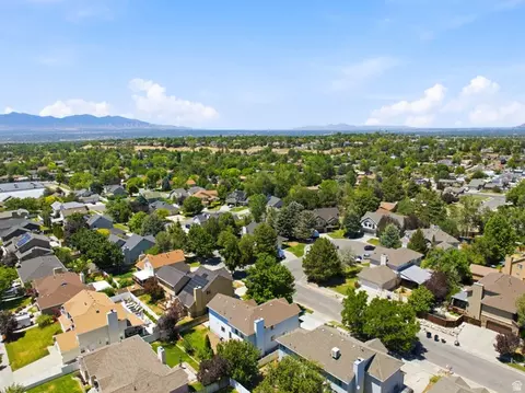 View/Area - 2154 E New Horizon Dr, Sandy, UT 84093 photo 10 of 11