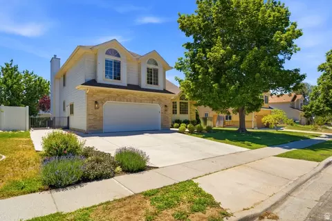Exterior - 2154 E New Horizon Dr, Sandy, UT 84093 photo 9 of 11