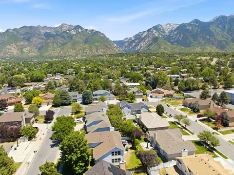 View/Area - 2154 E New Horizon Dr, Sandy, UT 84093 photo 5 of 11