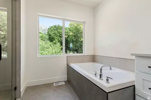 Bath - 504 N 650 E, Springville, UT 84663 photo 4 of 6