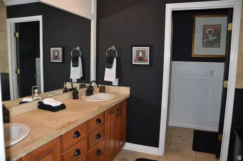 Bath - 890 E 200 S, Mount Pleasant, UT 84647 photo 2 of 5