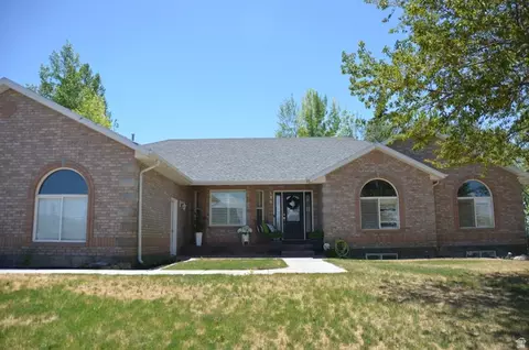 Exterior - 890 E 200 S, Mount Pleasant, UT 84647 photo 3 of 13