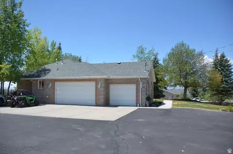 Exterior - 890 E 200 S, Mount Pleasant, UT 84647 photo 2 of 13