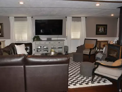 Living - 890 E 200 S, Mount Pleasant, UT 84647 photo 4 of 4
