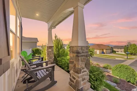 Exterior - 338 S Windy Ridge Dr E, Smithfield, UT 84335 photo 3 of 8