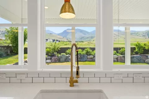 Kitchen - 338 S Windy Dr, Smithfield, UT 84335 photo 4 of 5
