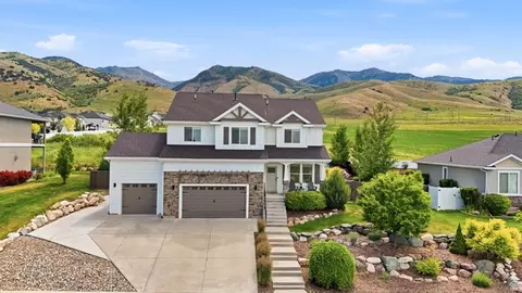 338 S Windy Dr, Smithfield, UT 84335