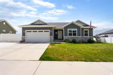 Exterior - 1002 S 130 E, Salem, UT 84653 photo 5 of 7