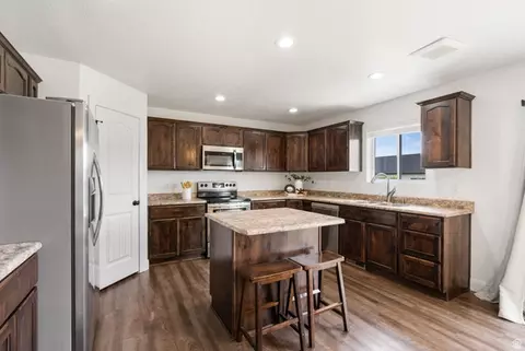 Kitchen - 1002 S 130 E, Salem, UT 84653 photo 2 of 2