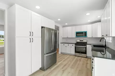 Kitchen - 877 E 10600 S, Sandy, UT 84094 photo 3 of 3