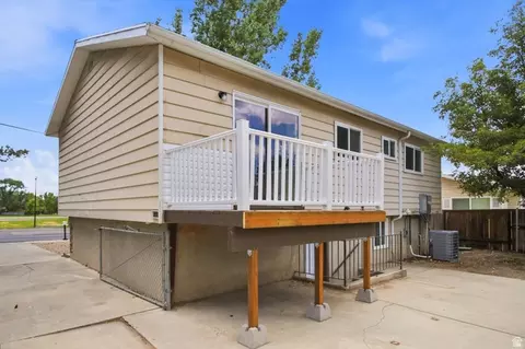 Exterior - 877 E 10600 S, Sandy, UT 84094 photo 7 of 10