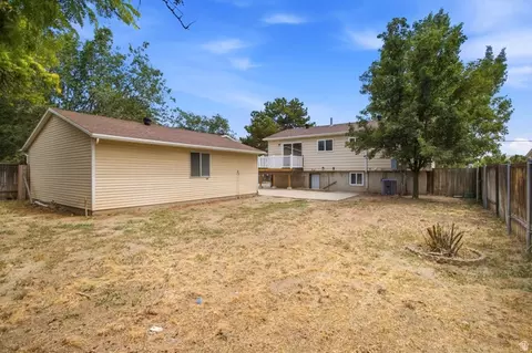 Exterior - 877 E 10600 S, Sandy, UT 84094 photo 10 of 10