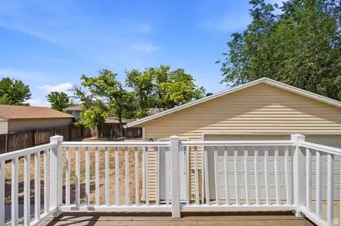 Exterior - 877 E 10600 S, Sandy, UT 84094 photo 5 of 10