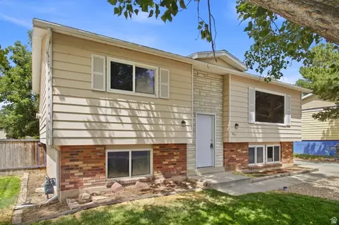Exterior - 877 E 10600 S, Sandy, UT 84094 photo 2 of 10