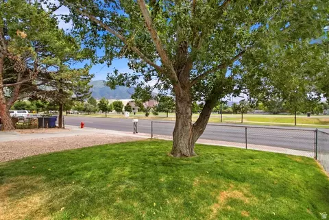 Exterior - 877 E 10600 S, Sandy, UT 84094 photo 4 of 10
