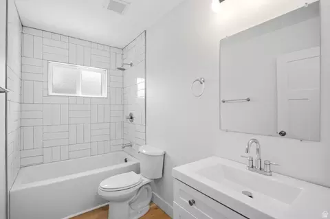Bath - 877 E 10600 S, Sandy, UT 84094 photo 3 of 3