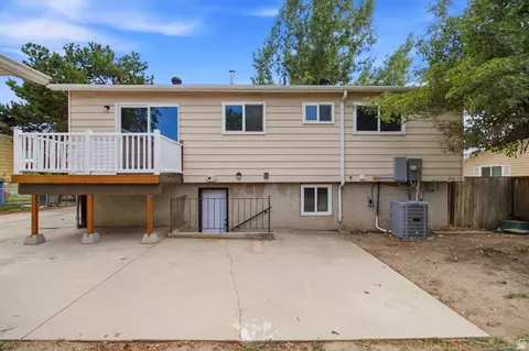 Exterior - 877 E 10600 S, Sandy, UT 84094 photo 6 of 10