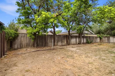 Exterior - 877 E 10600 S, Sandy, UT 84094 photo 8 of 10