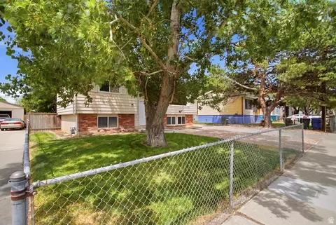 Exterior - 877 E 10600 S, Sandy, UT 84094 photo 3 of 10