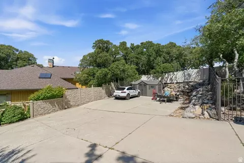 Exterior - 1927 E Bear Creek Dr S, Draper, UT 84020 photo 6 of 17