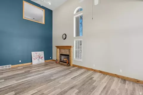 Living - 1927 E Bear Creek Dr S, Draper, UT 84020 photo 1 of 5