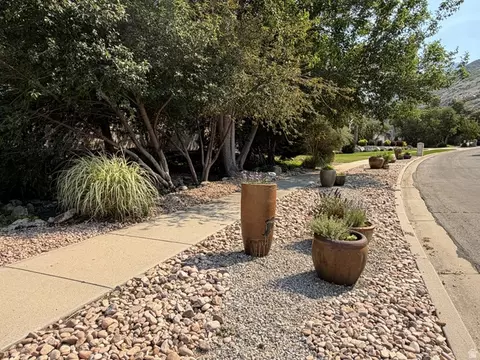 Exterior - 1927 E Bear Creek Dr S, Draper, UT 84020 photo 5 of 17
