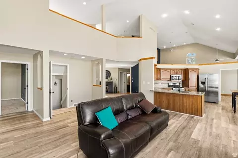 Entry Way - 1927 E Bear Creek Dr S, Draper, UT 84020 photo 3 of 4