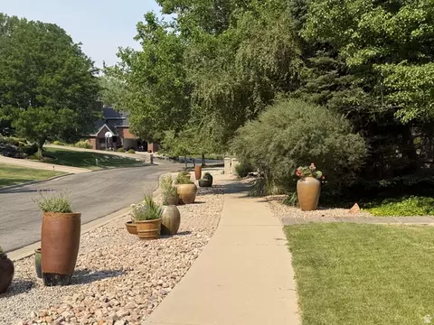 Exterior - 1927 E Bear Creek Dr S, Draper, UT 84020 photo 4 of 17
