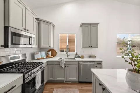 Kitchen - 15152 S Eagle Chase Dr, Draper, UT 84020 photo 2 of 2