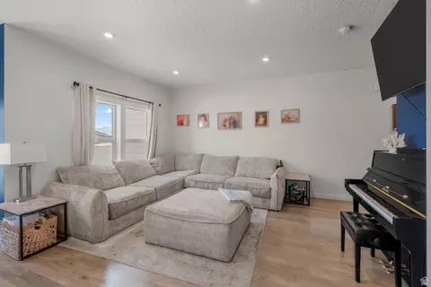 4477 E Hurstbourne Dr, Eagle Mountain, UT 84005 photo 9