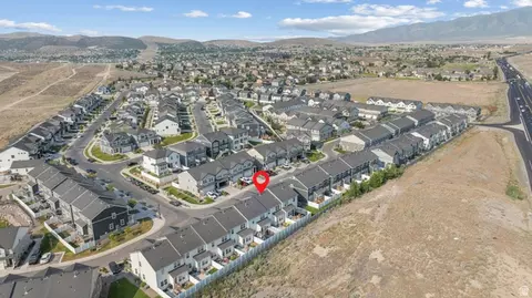 4477 E Hurstbourne Dr, Eagle Mountain, UT 84005 photo 2