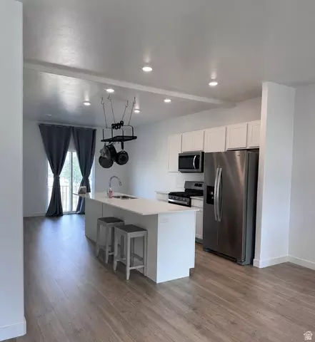 Kitchen - 3928 Cougar Ln, Eagle Mountain, UT 84005 photo 6 of 6