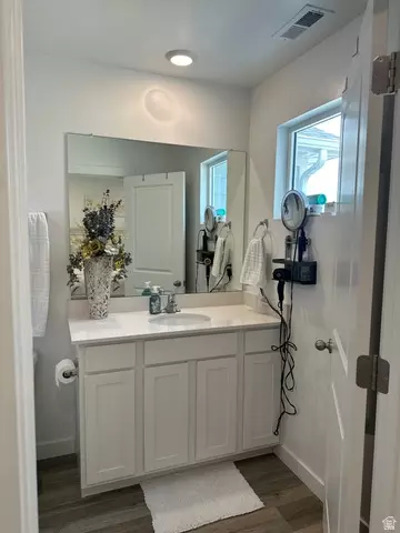 Bath - 3928 Cougar Ln, Eagle Mountain, UT 84005 photo 6 of 11