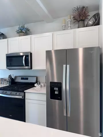 Kitchen - 3928 Cougar Ln, Eagle Mountain, UT 84005 photo 2 of 6