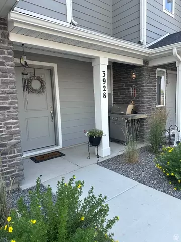 Exterior - 3928 Cougar Ln, Eagle Mountain, UT 84005 photo 2 of 7
