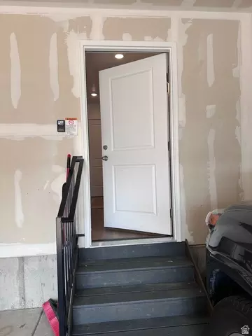 Entry Way - 3928 Cougar Ln, Eagle Mountain, UT 84005 photo 7 of 10