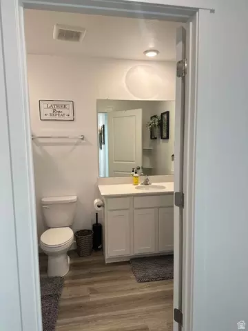 Bath - 3928 Cougar Ln, Eagle Mountain, UT 84005 photo 4 of 11