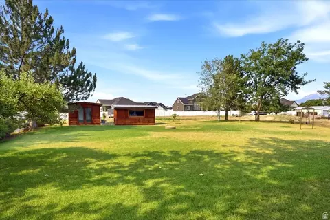 Exterior - 2252 W 800 N, Clinton, UT 84015 photo 6 of 8
