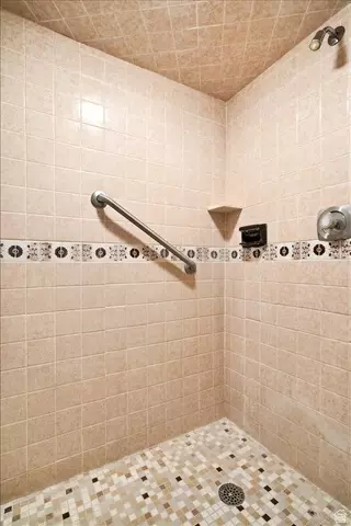Bath - 2252 W 800 N, Clinton, UT 84015 photo 5 of 5