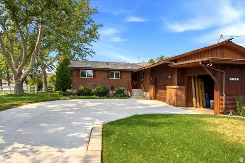 Exterior - 2252 W 800 N, Clinton, UT 84015 photo 1 of 8