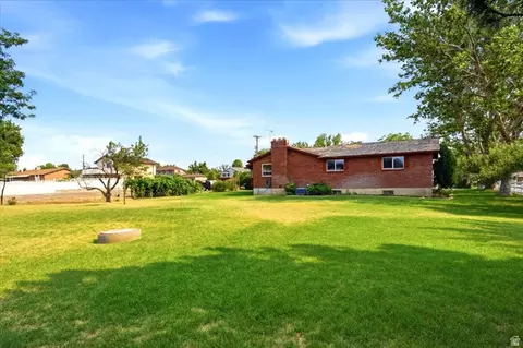 Exterior - 2252 W 800 N, Clinton, UT 84015 photo 5 of 8