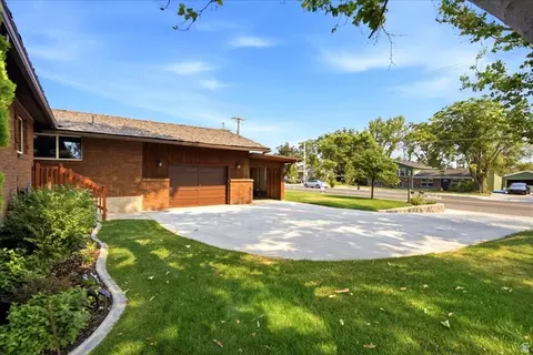 Exterior - 2252 W 800 N, Clinton, UT 84015 photo 3 of 8