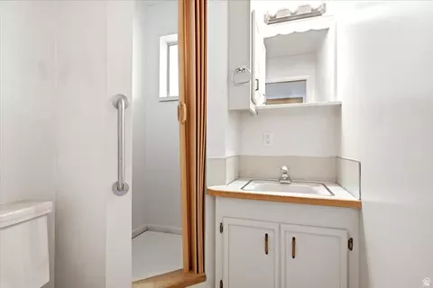 Bath - 2252 W 800 N, Clinton, UT 84015 photo 1 of 5