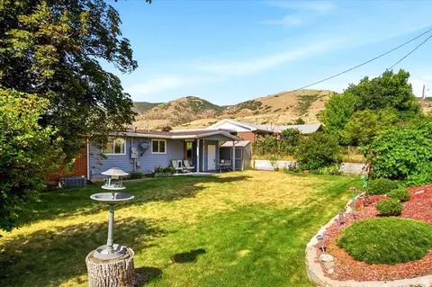 Exterior - 272 E 1400 N, Bountiful, UT 84010 photo 3 of 11
