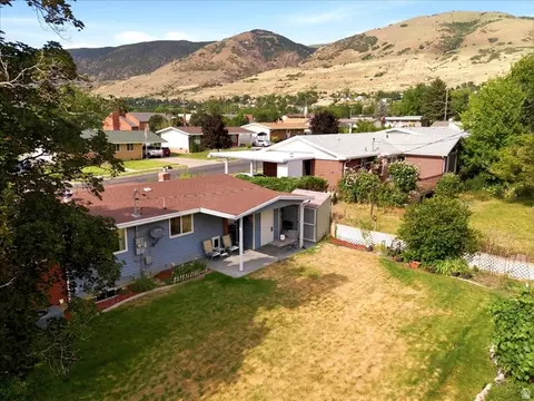Exterior - 272 E 1400 N, Bountiful, UT 84010 photo 8 of 11