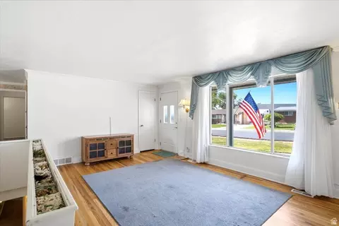 Living - 272 E 1400 N, Bountiful, UT 84010 photo 1 of 3