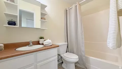 Bath - 3077 E Nordic Dr S, Sandy, UT 84093 photo 2 of 3