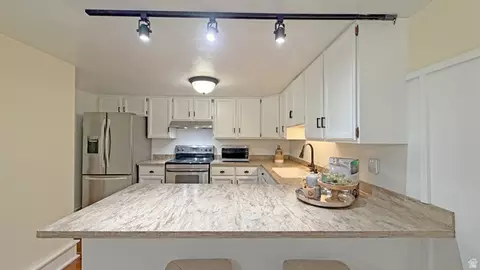 Kitchen - 3077 E Nordic Dr S, Sandy, UT 84093 photo 2 of 3