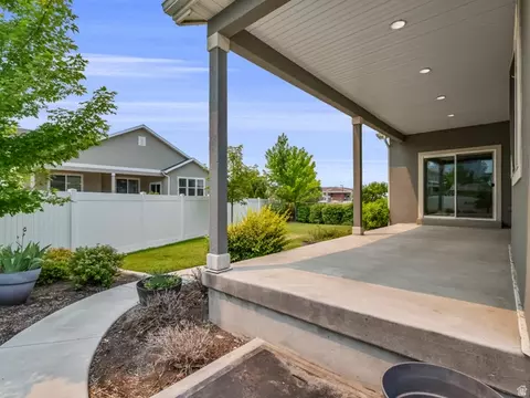 Exterior - 389 W 300 S, Orem, UT 84058 photo 5 of 8