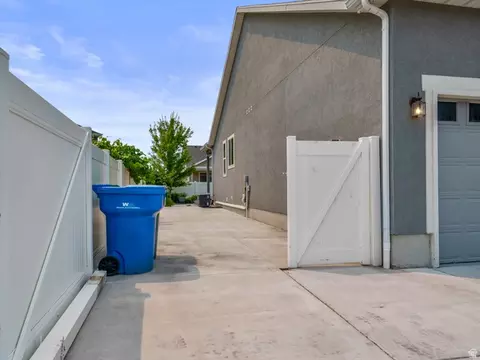 Exterior - 389 W 300 S, Orem, UT 84058 photo 4 of 8